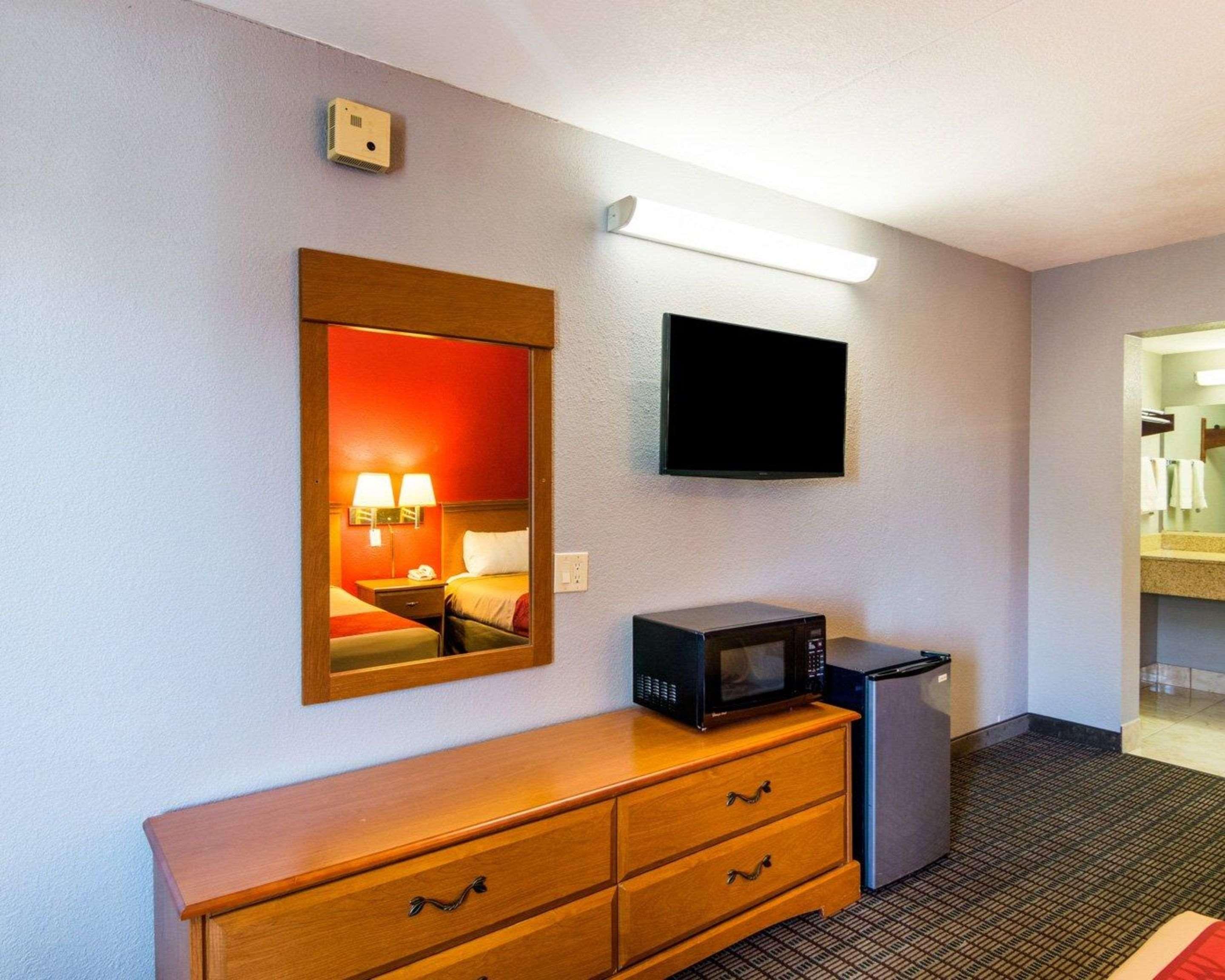 Motel Econo Downtown 2*